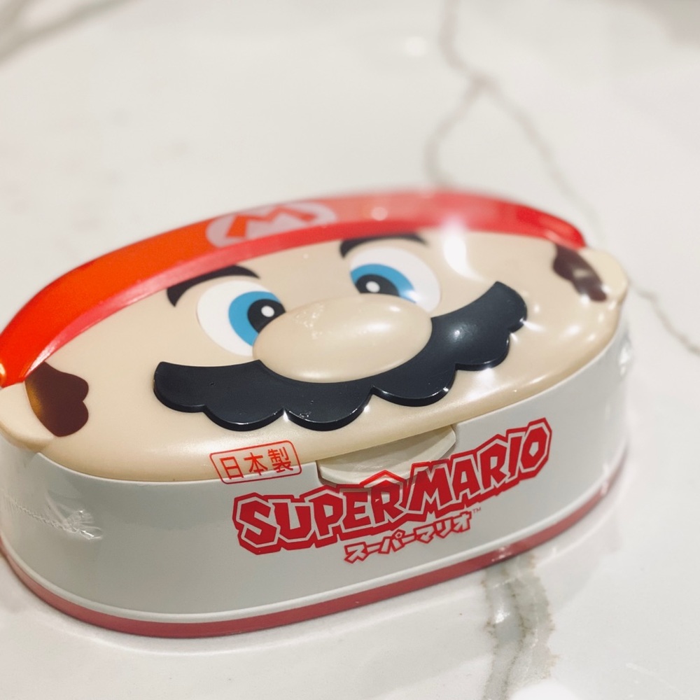 Super Mario wipes in a box ✨